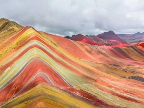 MONTAÑA DE COLORES VININKUNKA